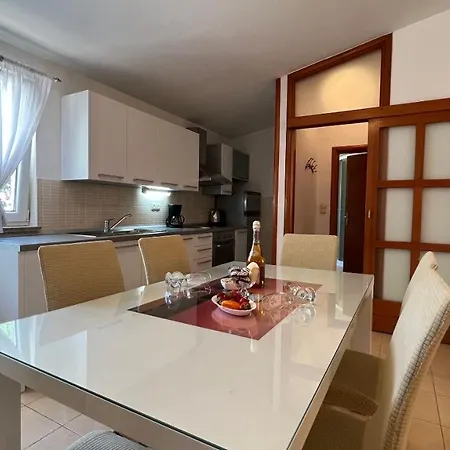 Holiday home House Roca With Jacuzzi *