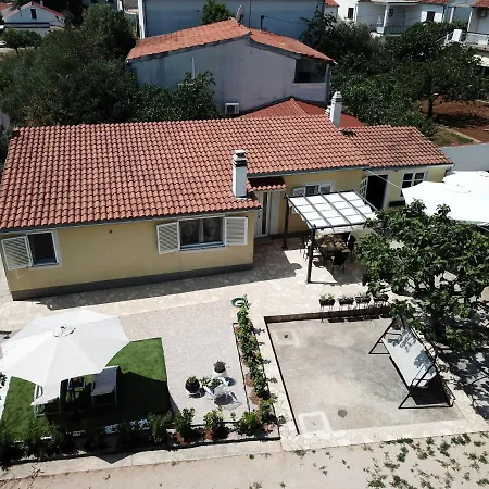 House Roca With Jacuzzi *