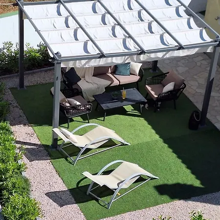 House Roca With Jacuzzi Prázdninový dům Vodice