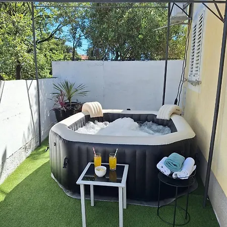 House Roca With Jacuzzi Vodice